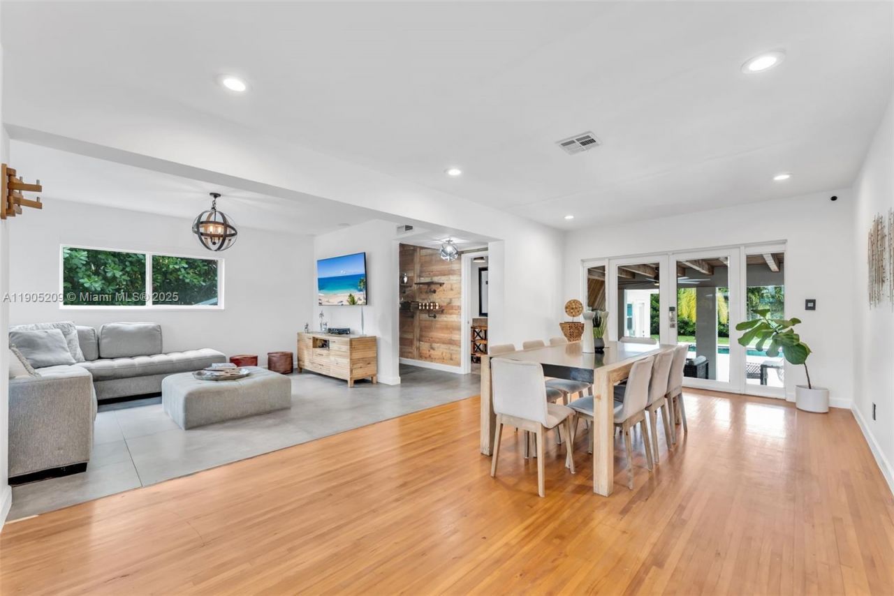 971 NE 116th St, Biscayne Park, FL 33161 Photo