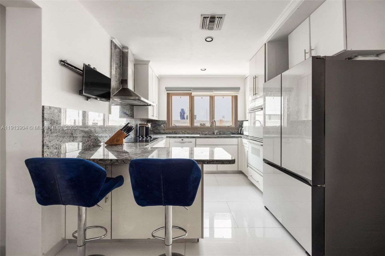 4120 Hardie Ave, Miami, FL 33133 Photo