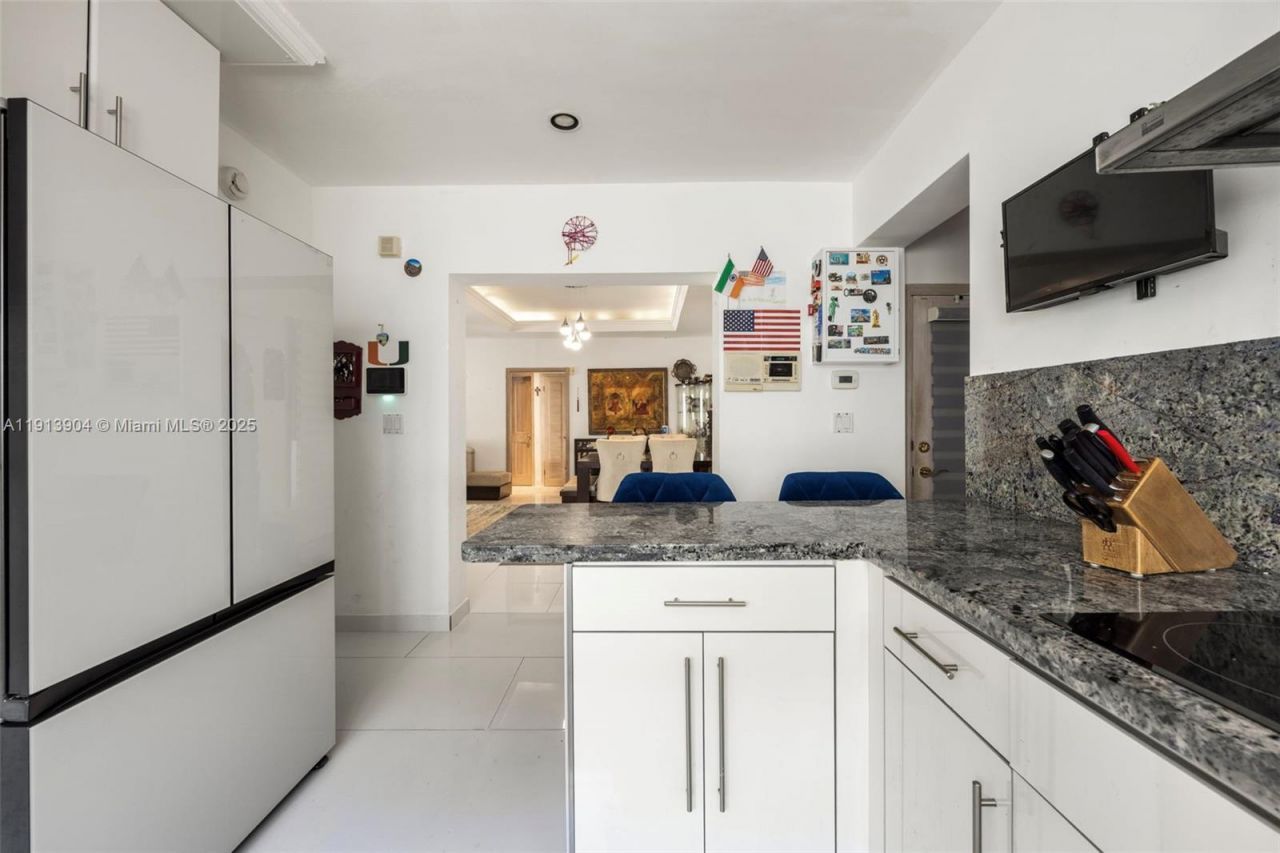 4120 Hardie Ave, Miami, FL 33133 Photo