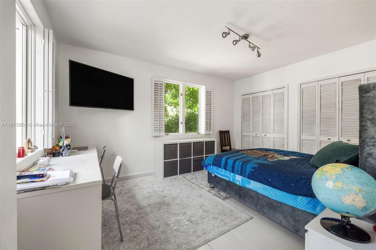 4120 Hardie Ave, Miami, FL 33133 Photo