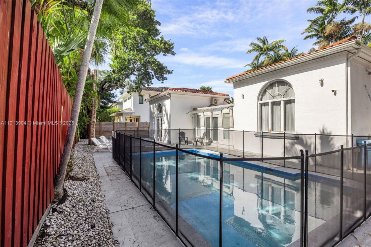 4120 Hardie Ave, Miami, FL 33133 Photo