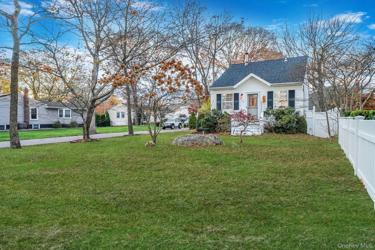 156 Clinton Avenue, East Patchogue, NY 11772 Main Photo