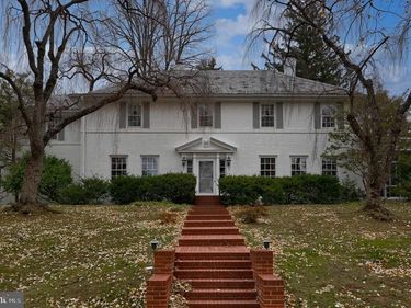 226 E CARACAS AVENUE, HERSHEY, PA 17033