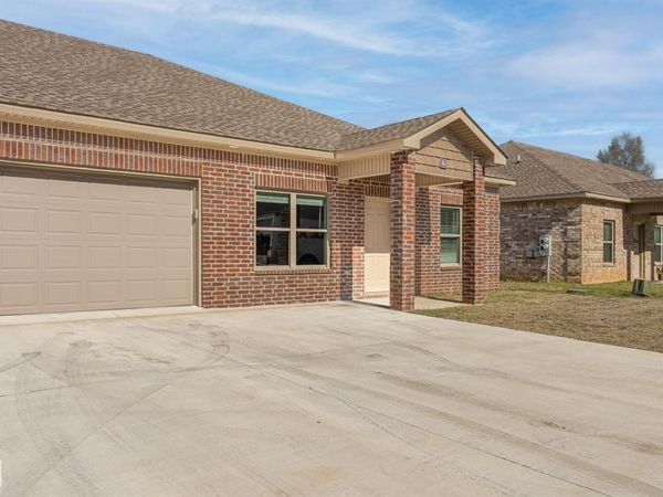 404 W Matthews Drive, Brookland, AR 72417