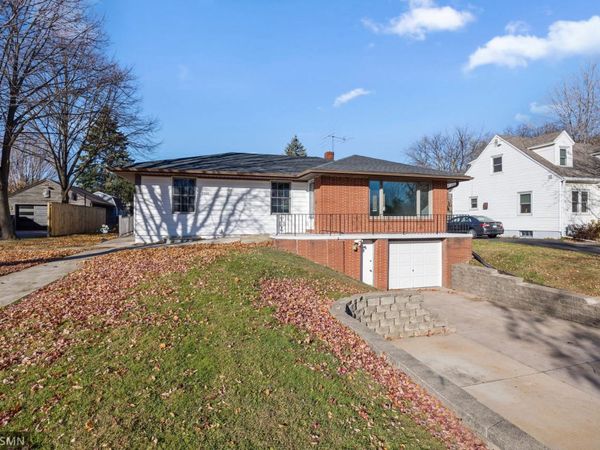 2181 Sunrise Drive N, Maplewood, MN 55117