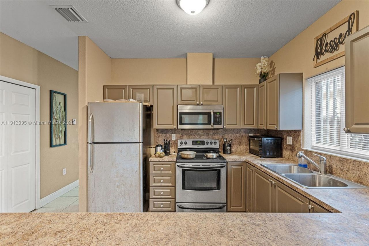 211 SW 15th Ter, Homestead, FL 33030 Photo