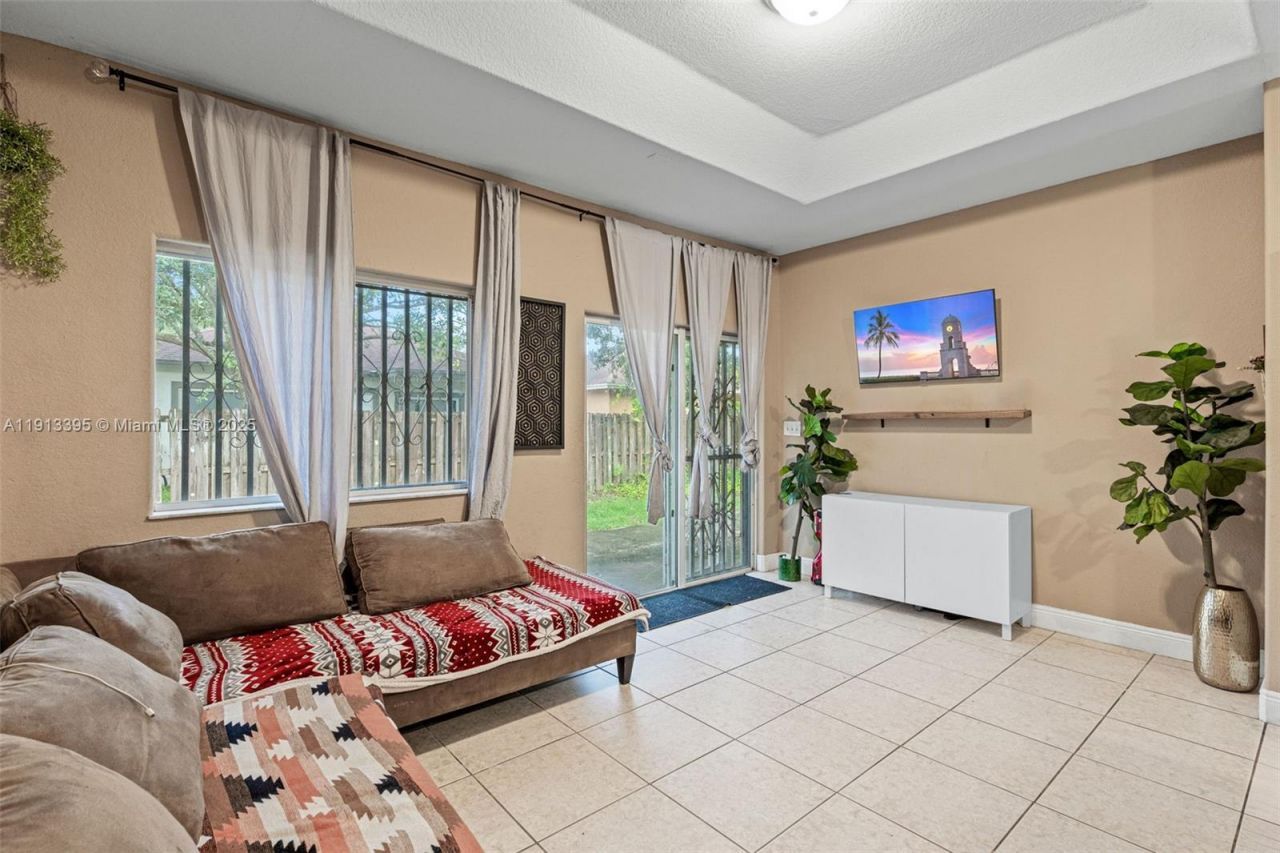 211 SW 15th Ter, Homestead, FL 33030 Photo