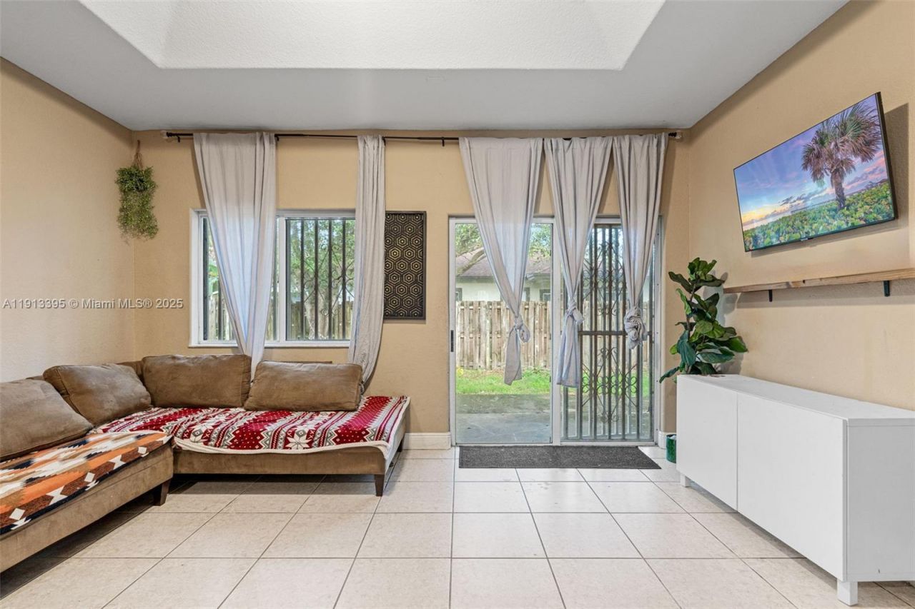 211 SW 15th Ter, Homestead, FL 33030 Photo