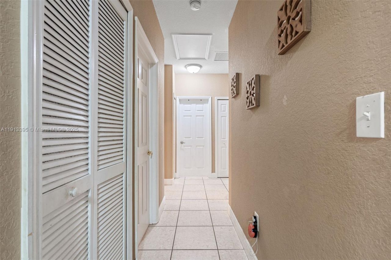 211 SW 15th Ter, Homestead, FL 33030 Photo