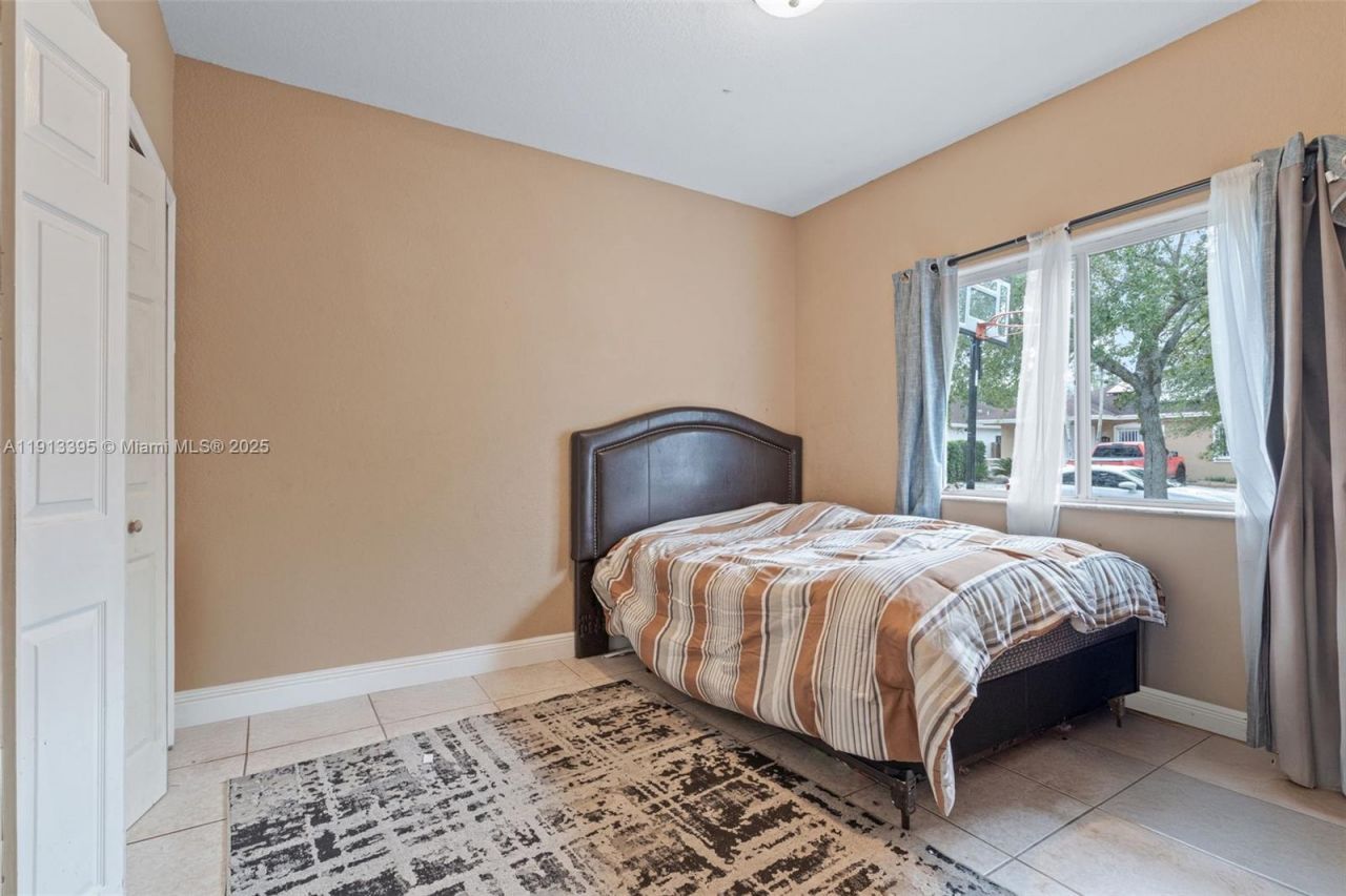 211 SW 15th Ter, Homestead, FL 33030 Photo