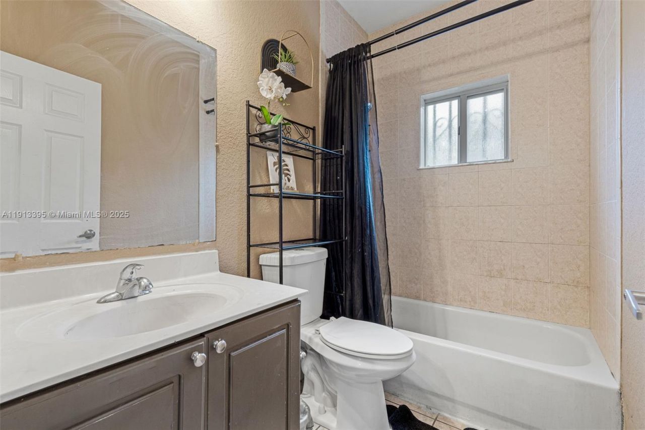 211 SW 15th Ter, Homestead, FL 33030 Photo