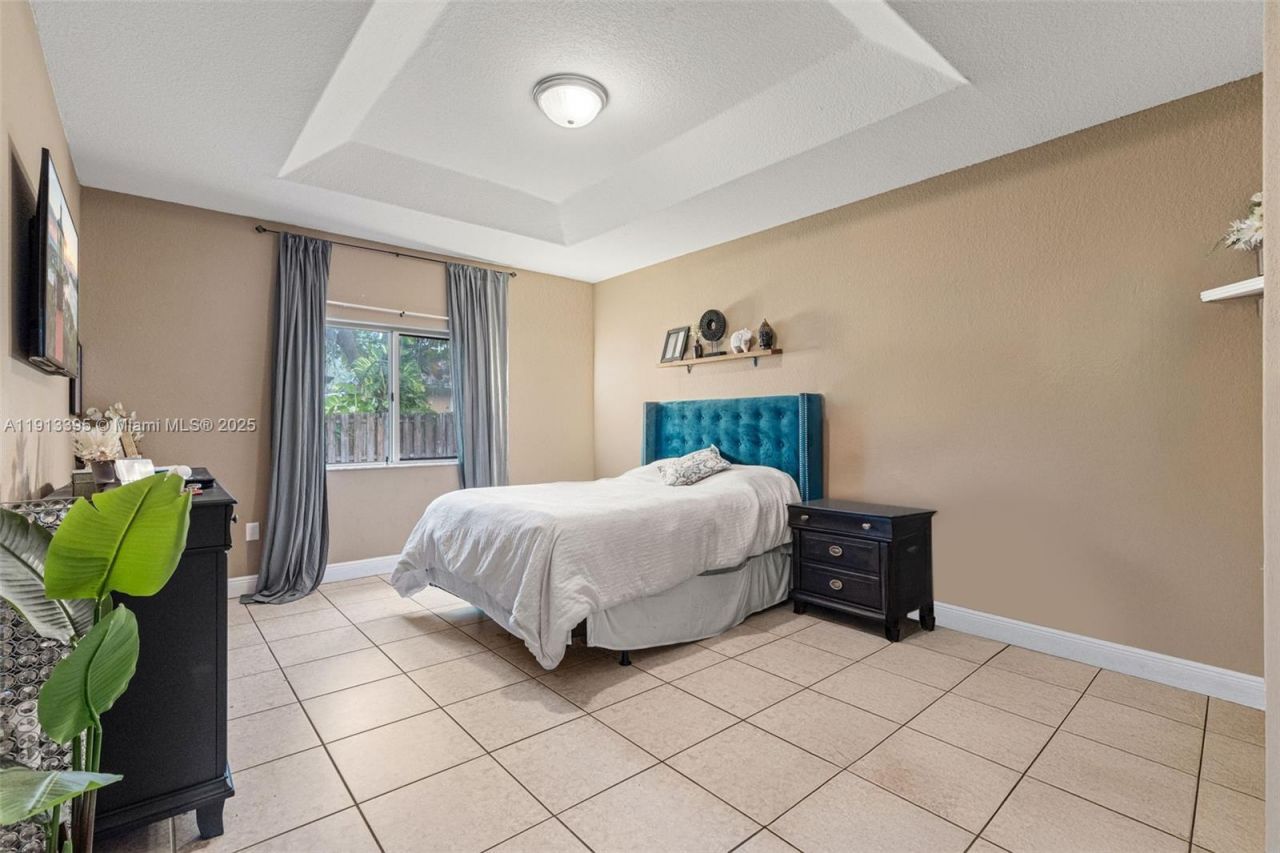 211 SW 15th Ter, Homestead, FL 33030 Photo