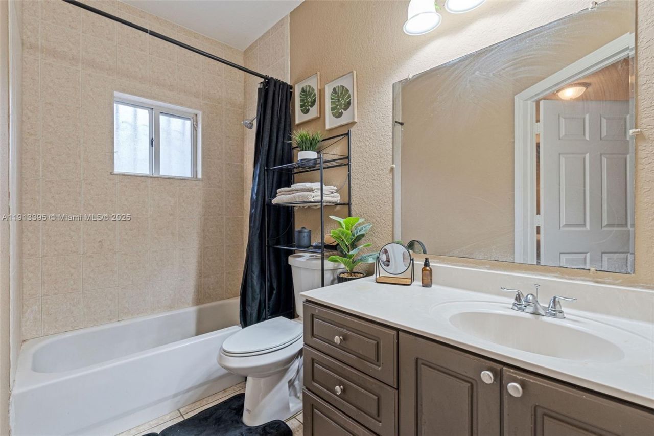 211 SW 15th Ter, Homestead, FL 33030 Photo