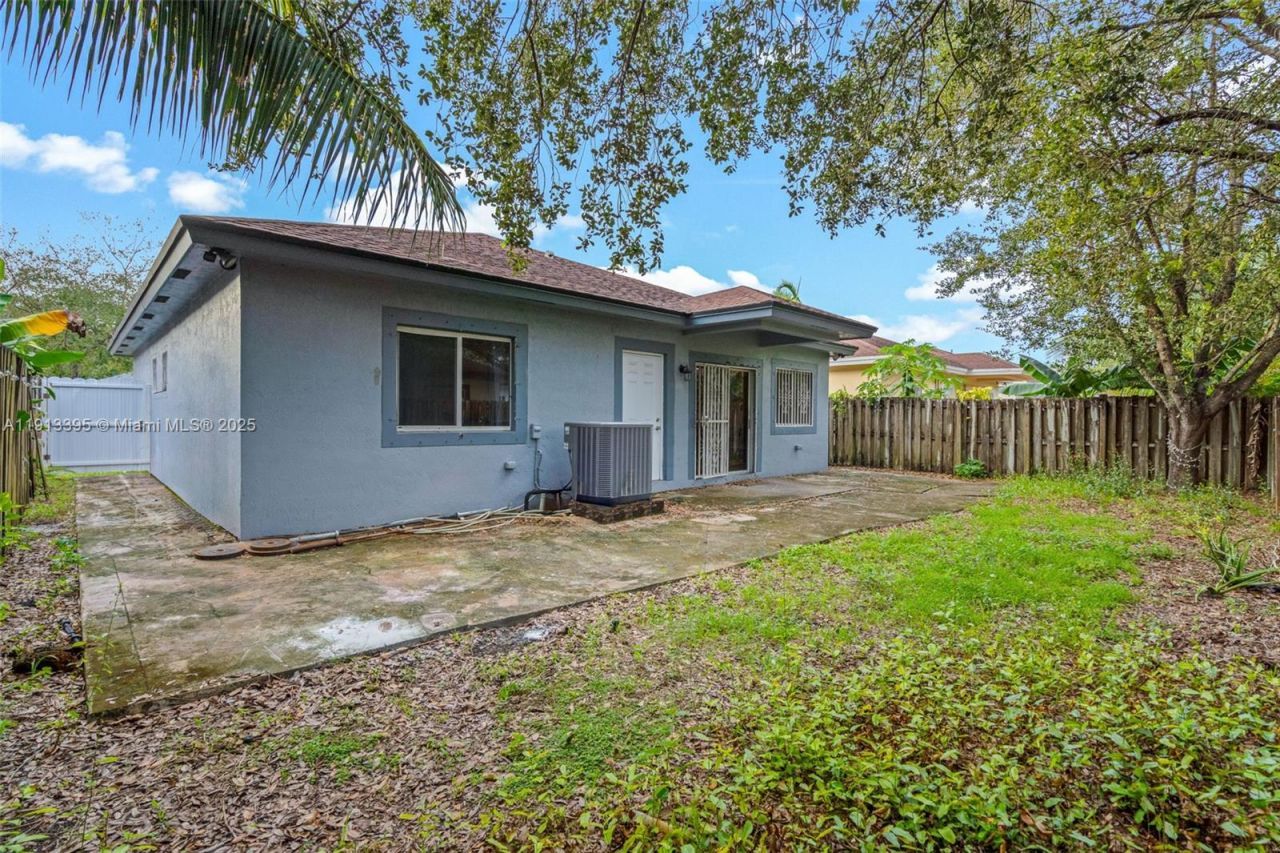 211 SW 15th Ter, Homestead, FL 33030 Photo