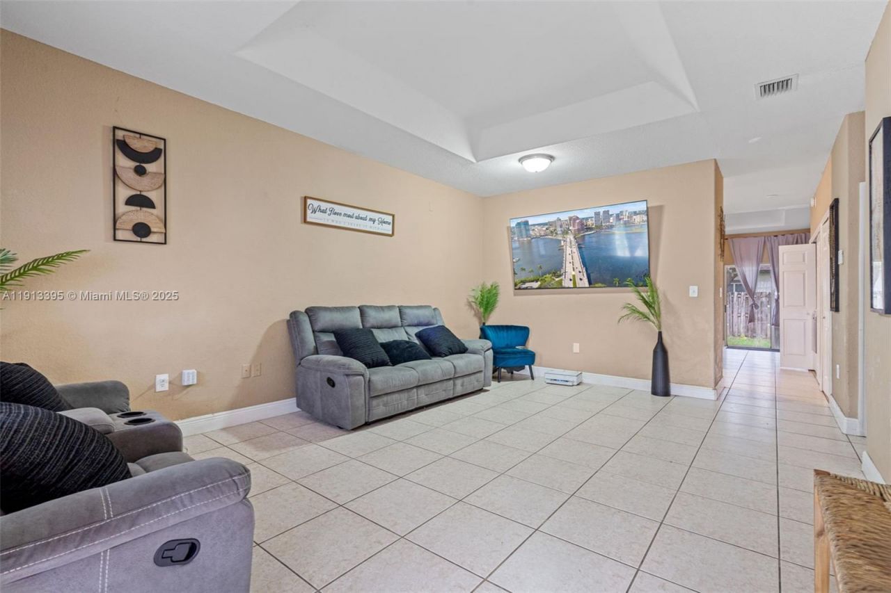 211 SW 15th Ter, Homestead, FL 33030 Photo