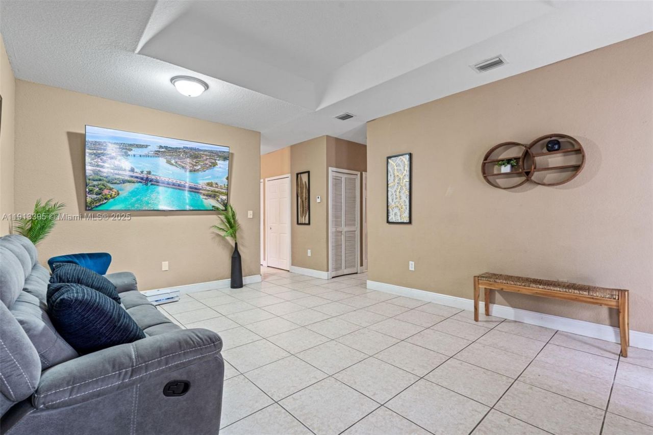 211 SW 15th Ter, Homestead, FL 33030 Photo