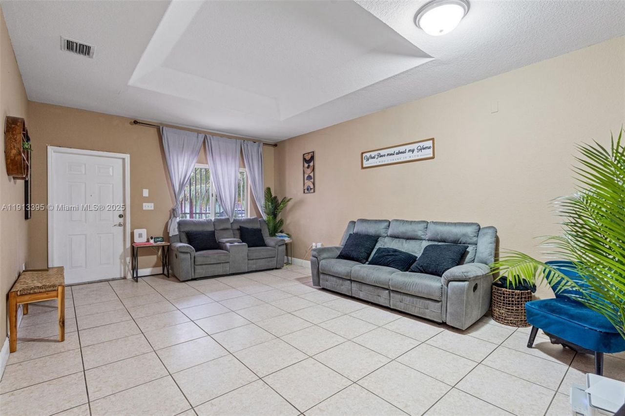 211 SW 15th Ter, Homestead, FL 33030 Photo