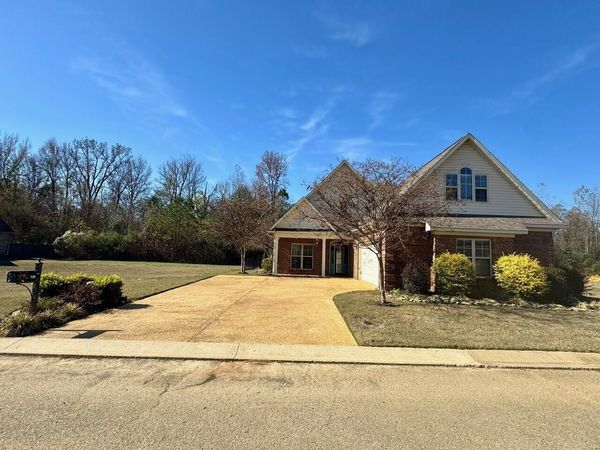 199 Silvertree Crossing, Tupelo, MS 38801