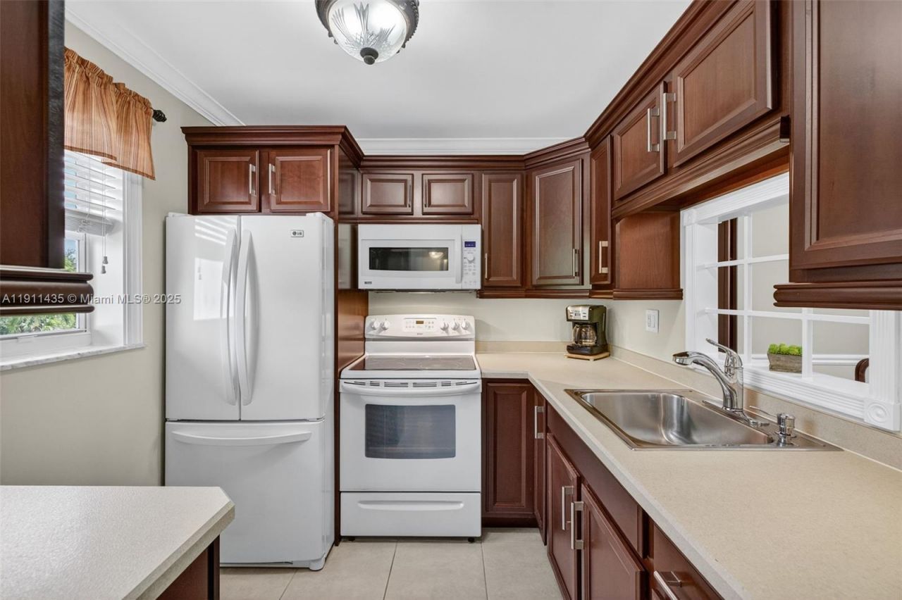 3501 NW 47th Ave, Unit 507, Lauderdale Lakes, FL 33319 Photo