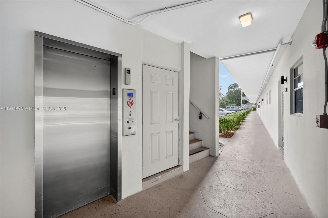 3501 NW 47th Ave, Unit 507, Lauderdale Lakes, FL 33319 Photo