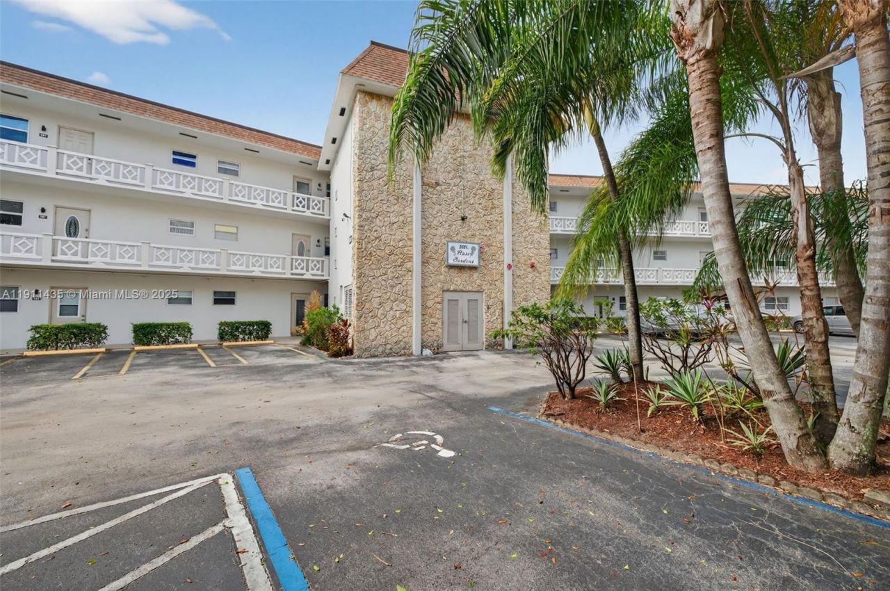 3501 NW 47th Ave, Unit 507, Lauderdale Lakes, FL 33319 Photo