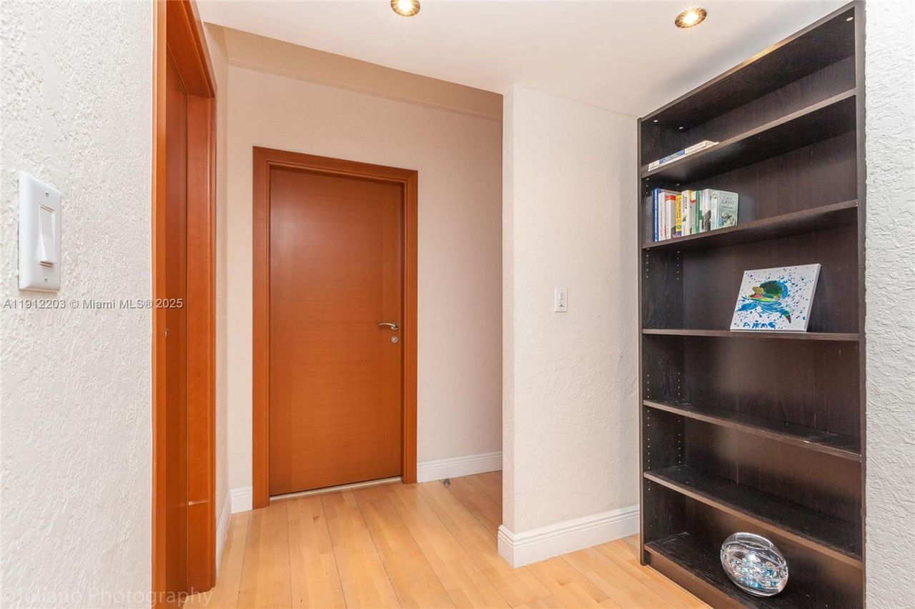 19380 Collins Ave, Unit 427, Sunny Isles Beach, FL 33160 Photo