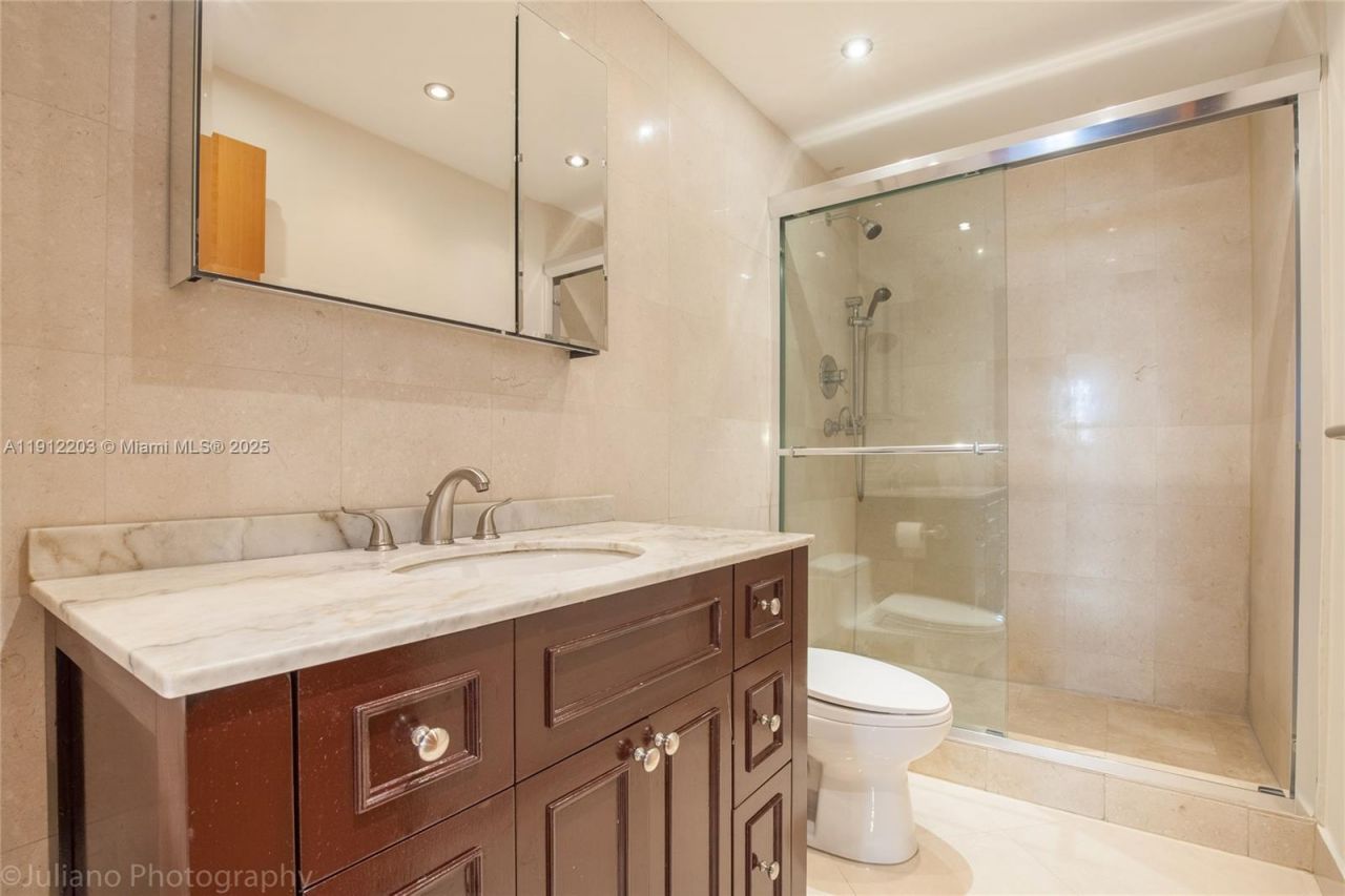 19380 Collins Ave, Unit 427, Sunny Isles Beach, FL 33160 Photo