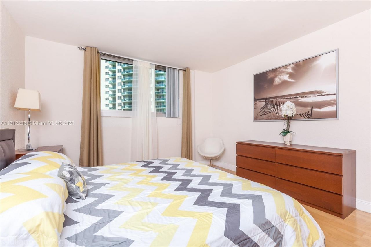 19380 Collins Ave, Unit 427, Sunny Isles Beach, FL 33160 Photo