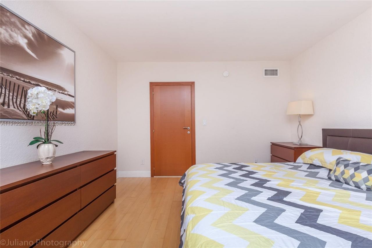 19380 Collins Ave, Unit 427, Sunny Isles Beach, FL 33160 Photo