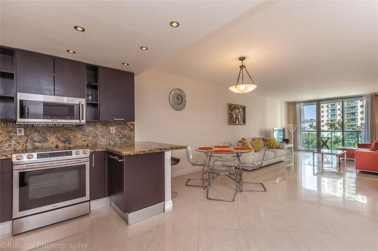 19380 Collins Ave, Unit 427, Sunny Isles Beach, FL 33160 Photo