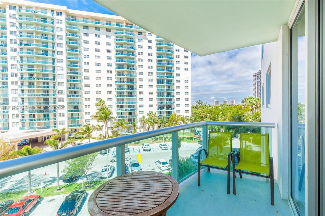 19380 Collins Ave, Unit 427, Sunny Isles Beach, FL 33160 Photo