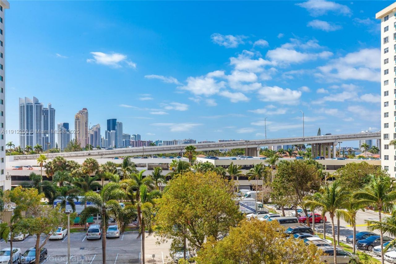 19380 Collins Ave, Unit 427, Sunny Isles Beach, FL 33160 Photo