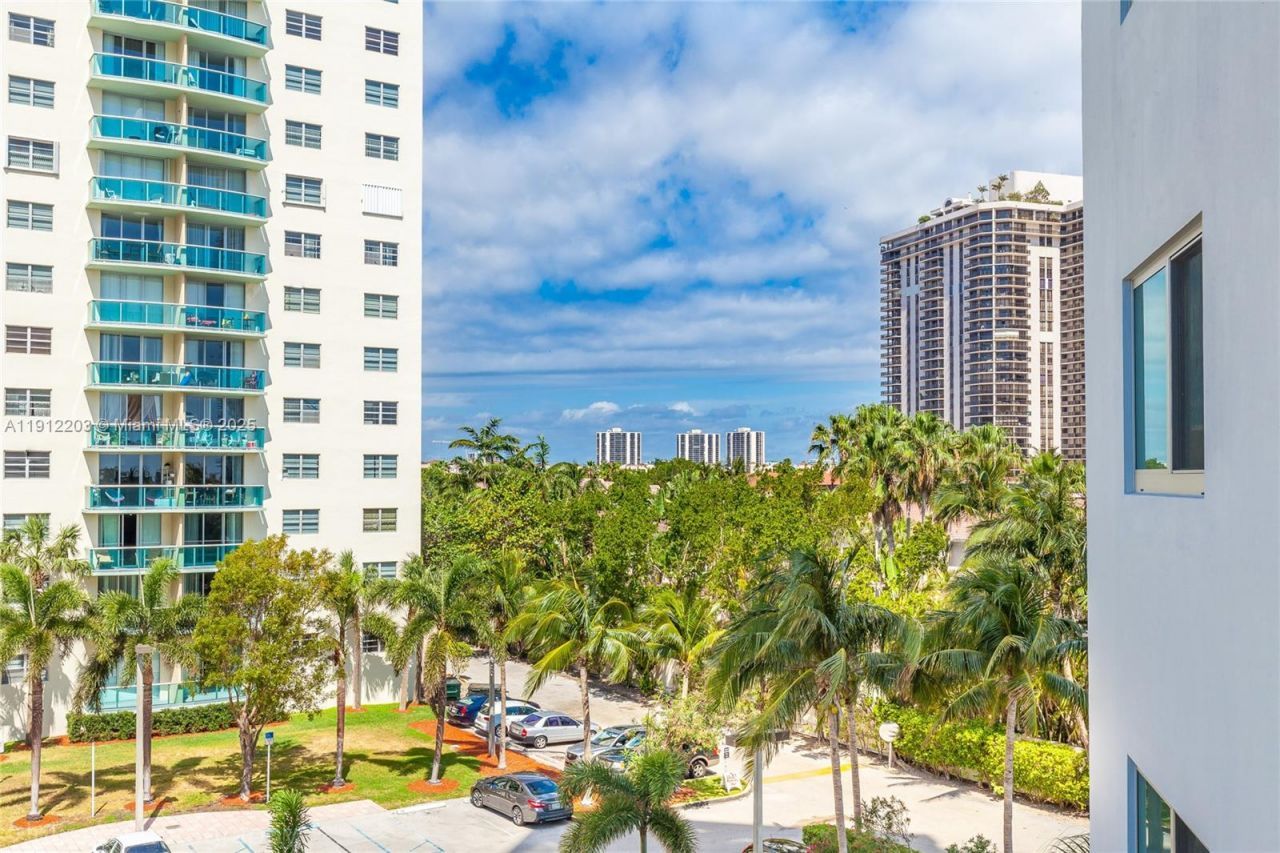 19380 Collins Ave, Unit 427, Sunny Isles Beach, FL 33160 Photo