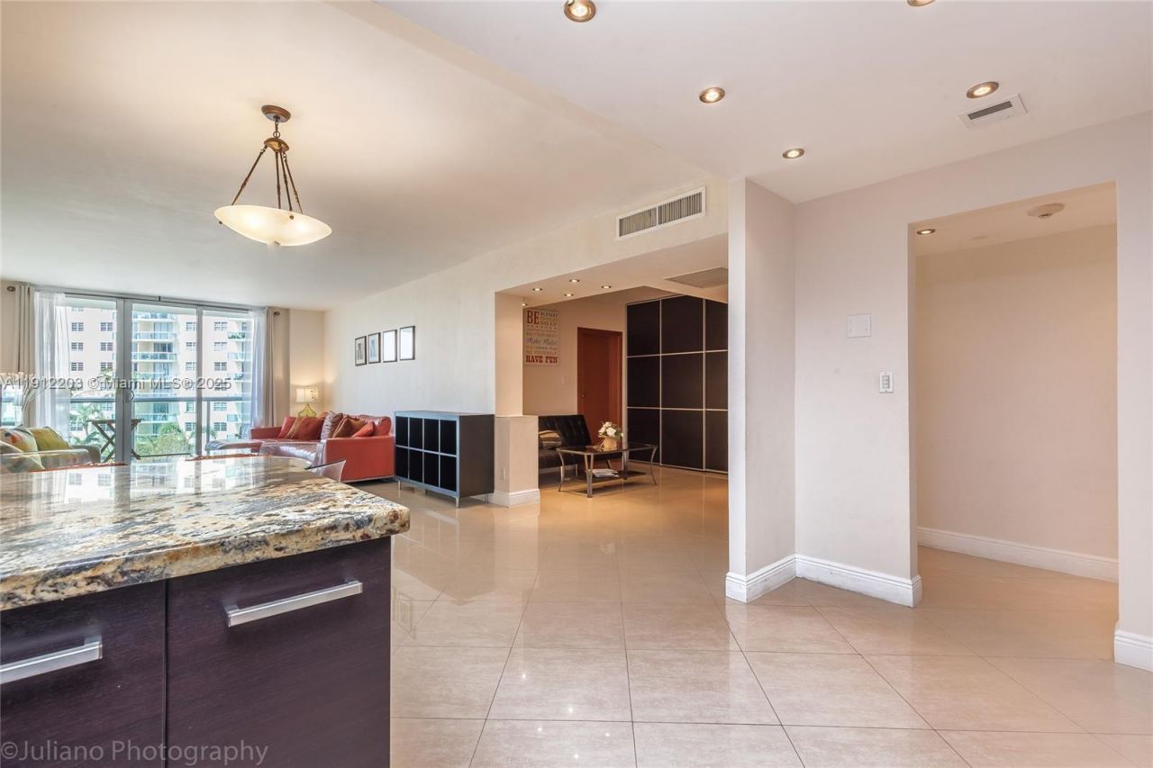 19380 Collins Ave, Unit 427, Sunny Isles Beach, FL 33160 Photo