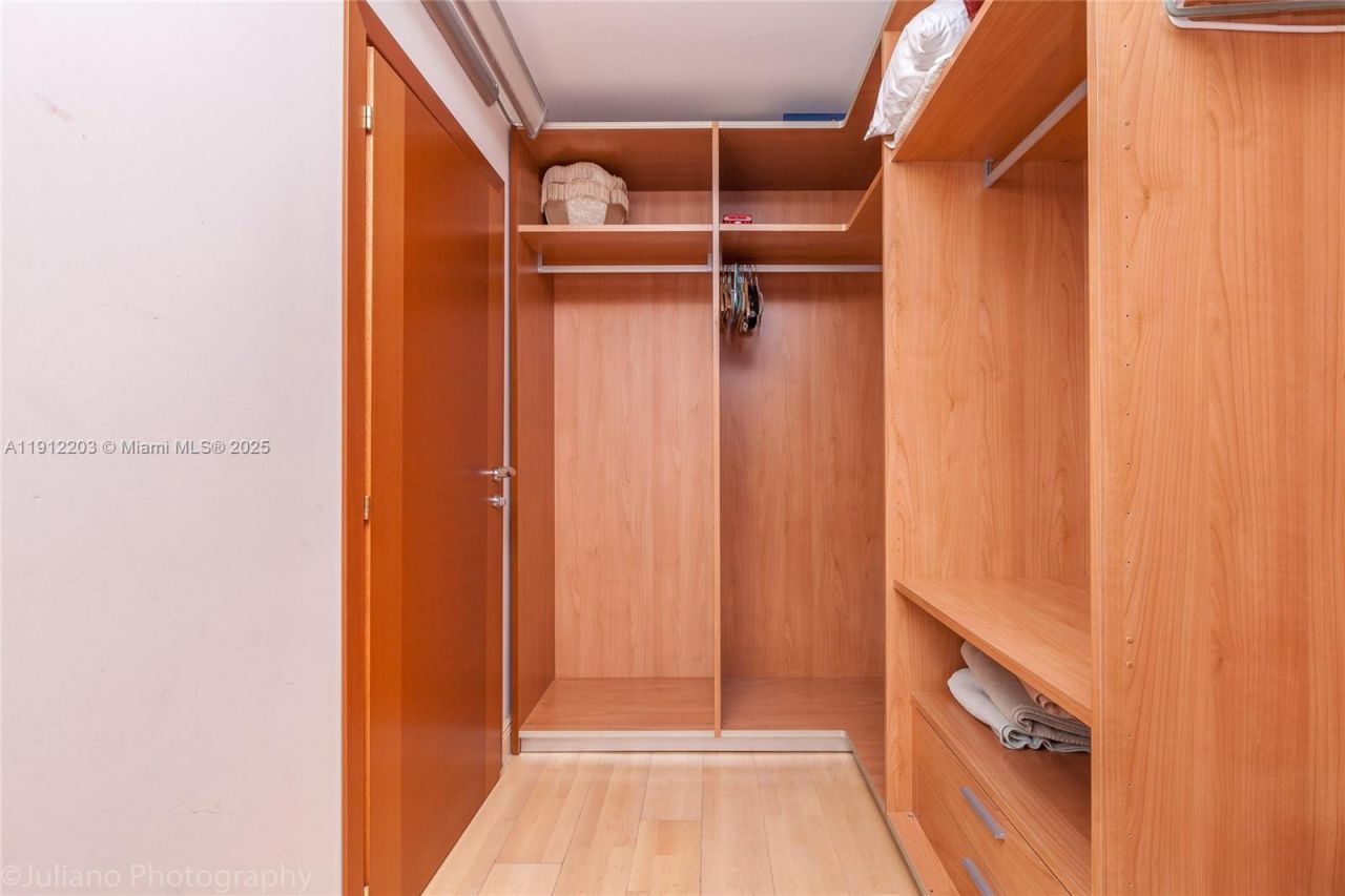 19380 Collins Ave, Unit 427, Sunny Isles Beach, FL 33160 Photo