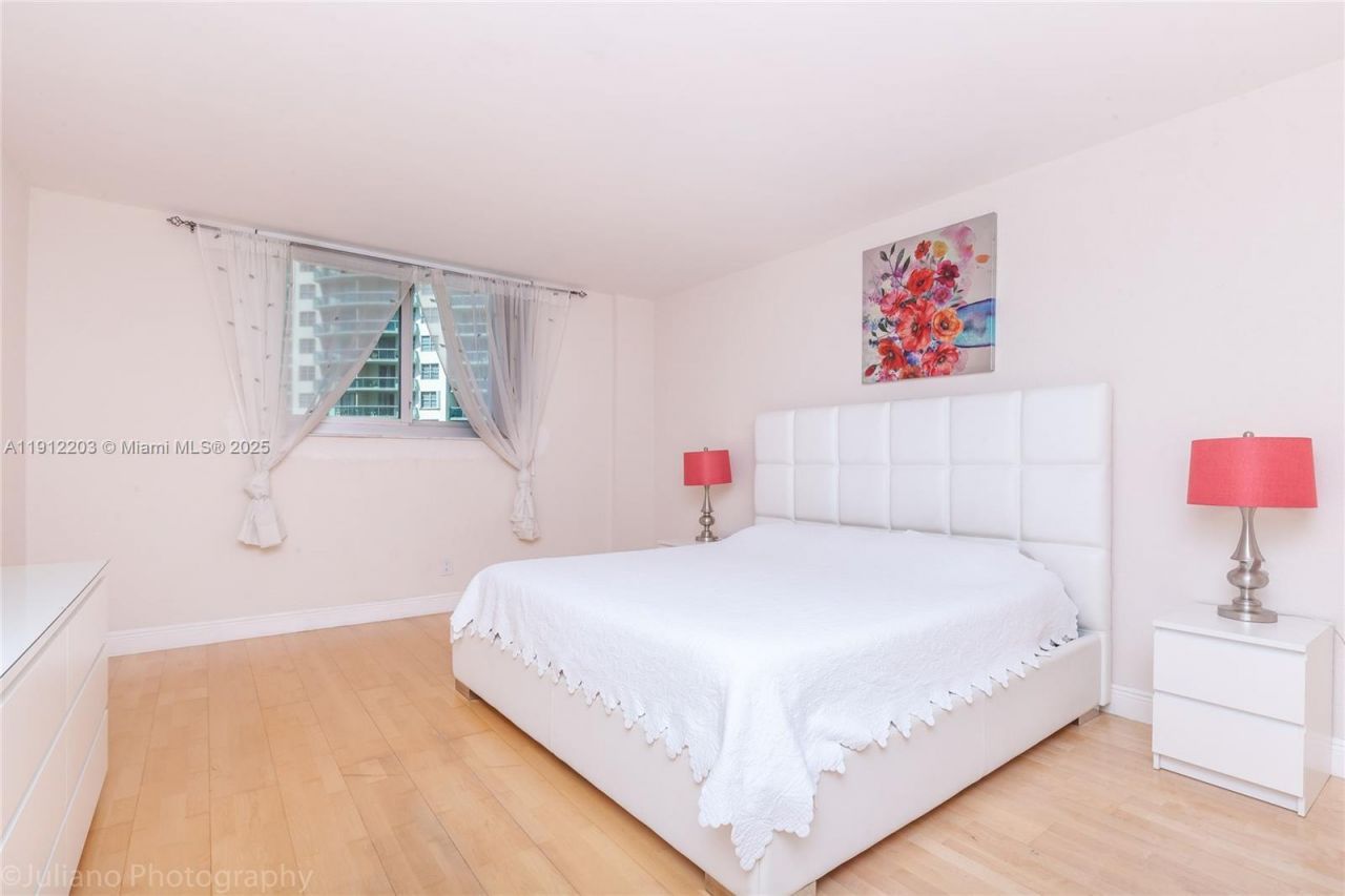 19380 Collins Ave, Unit 427, Sunny Isles Beach, FL 33160 Photo