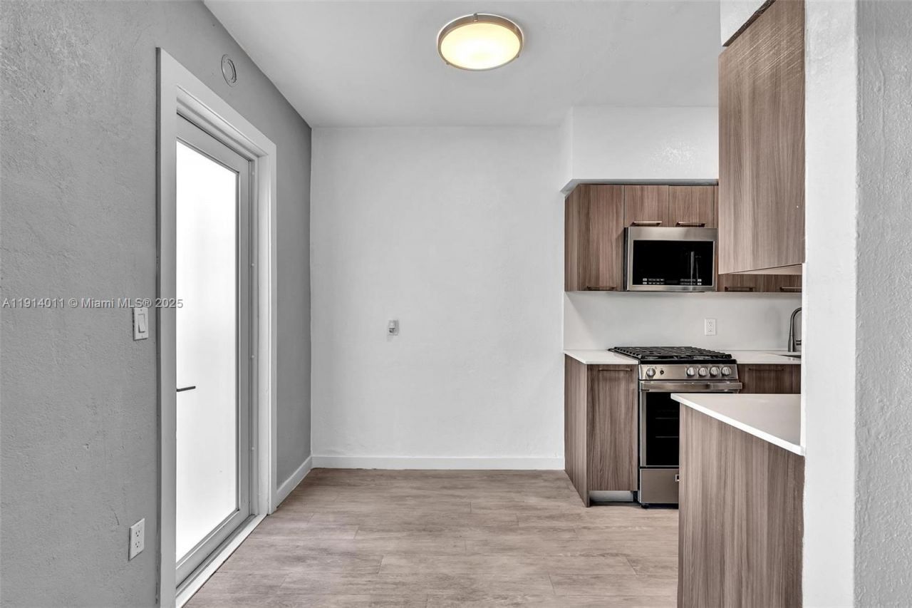 9200 E Bay Harbor Dr, Unit 2A, Bay Harbor Islands, FL 33154 Photo