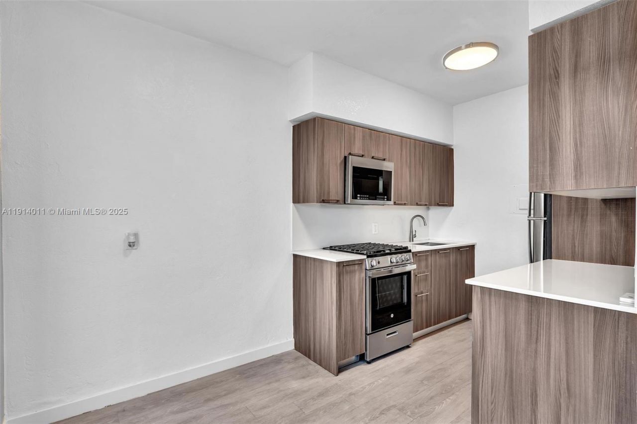 9200 E Bay Harbor Dr, Unit 2A, Bay Harbor Islands, FL 33154 Photo