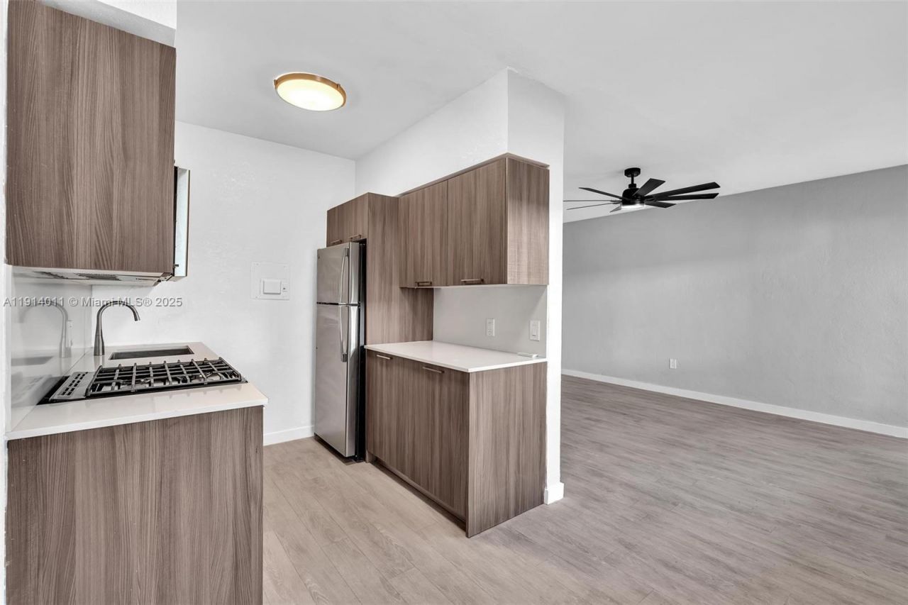 9200 E Bay Harbor Dr, Unit 2A, Bay Harbor Islands, FL 33154 Photo