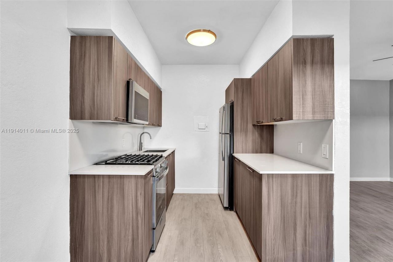 9200 E Bay Harbor Dr, Unit 2A, Bay Harbor Islands, FL 33154 Photo