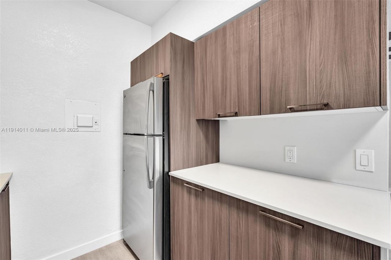 9200 E Bay Harbor Dr, Unit 2A, Bay Harbor Islands, FL 33154 Photo