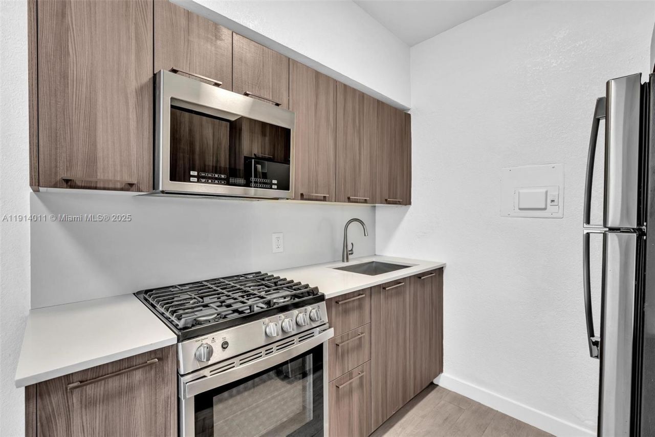 9200 E Bay Harbor Dr, Unit 2A, Bay Harbor Islands, FL 33154 Photo