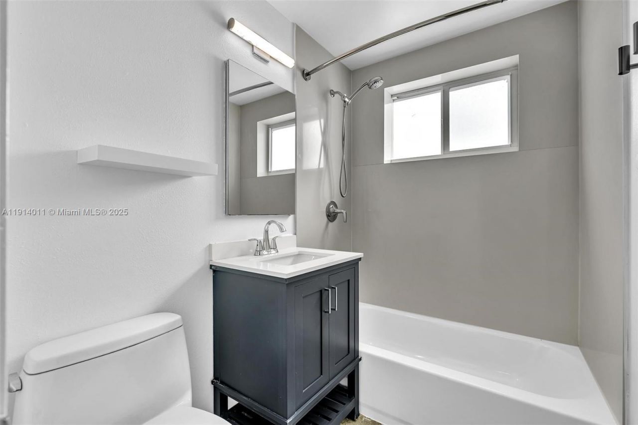 9200 E Bay Harbor Dr, Unit 2A, Bay Harbor Islands, FL 33154 Photo