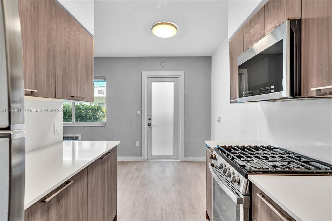 9200 E Bay Harbor Dr, Unit 2A, Bay Harbor Islands, FL 33154 Photo