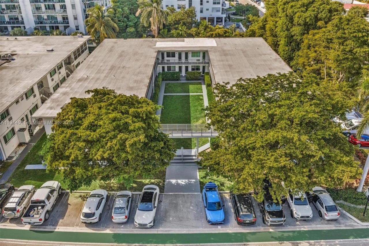 9200 E Bay Harbor Dr, Unit 2A, Bay Harbor Islands, FL 33154 Photo