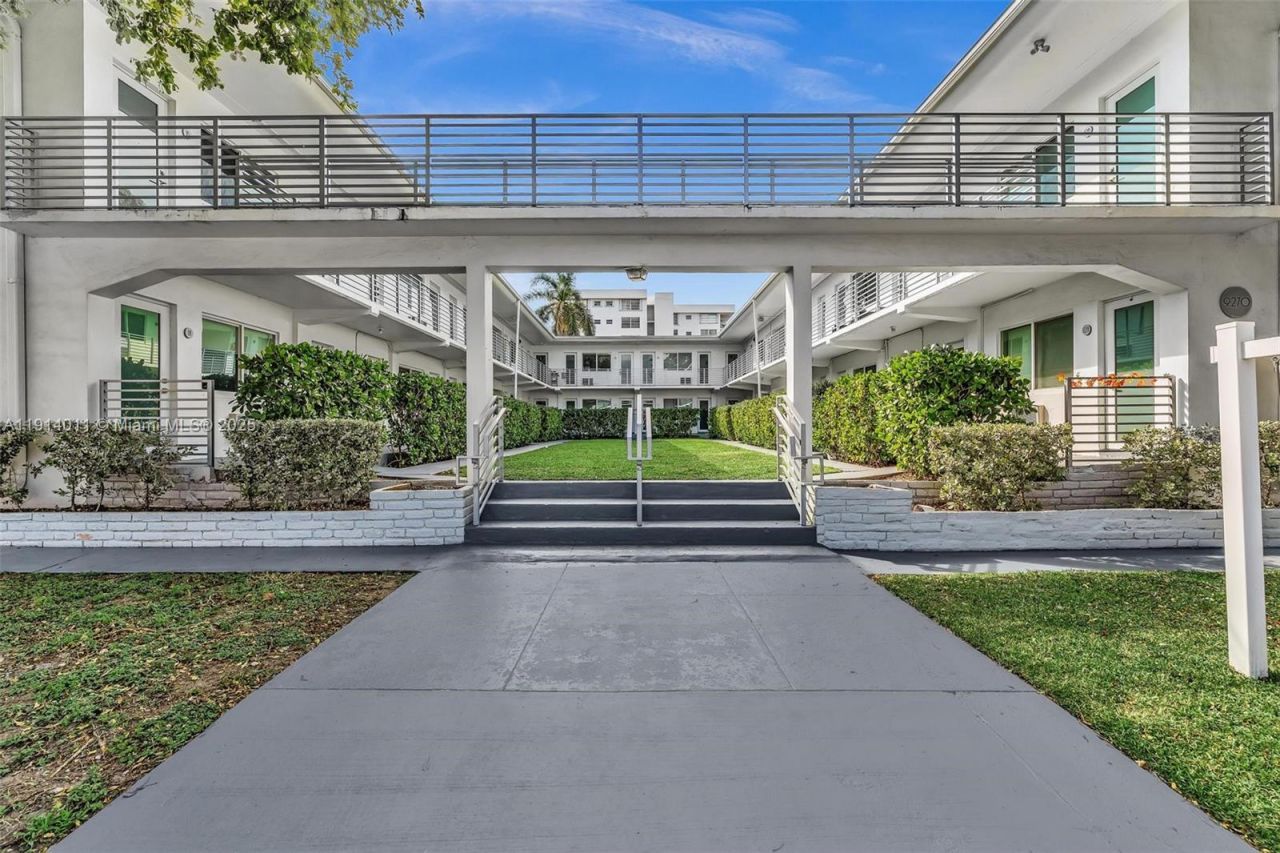 9200 E Bay Harbor Dr, Unit 2A, Bay Harbor Islands, FL 33154 Photo