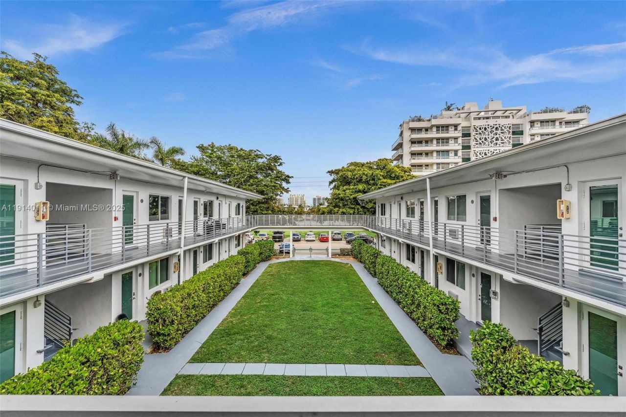 9200 E Bay Harbor Dr, Unit 2A, Bay Harbor Islands, FL 33154 Photo