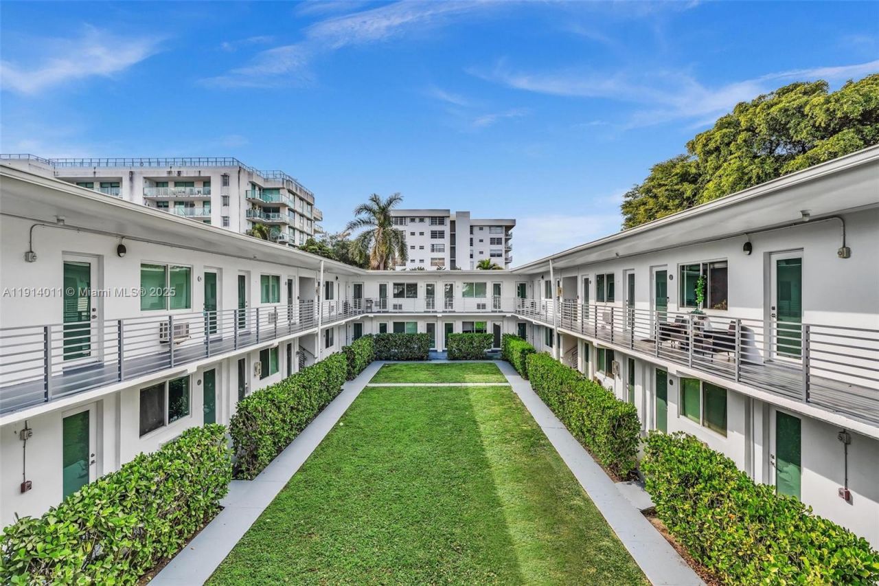 9200 E Bay Harbor Dr, Unit 2A, Bay Harbor Islands, FL 33154 Photo