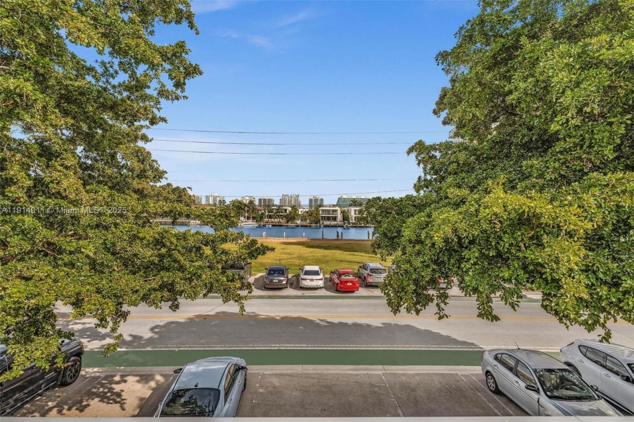 9200 E Bay Harbor Dr, Unit 2A, Bay Harbor Islands, FL 33154 Photo