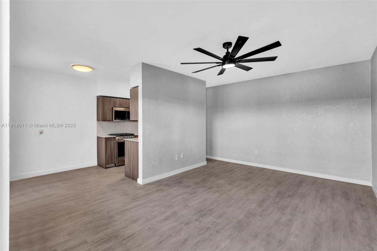 9200 E Bay Harbor Dr, Unit 2A, Bay Harbor Islands, FL 33154 Photo